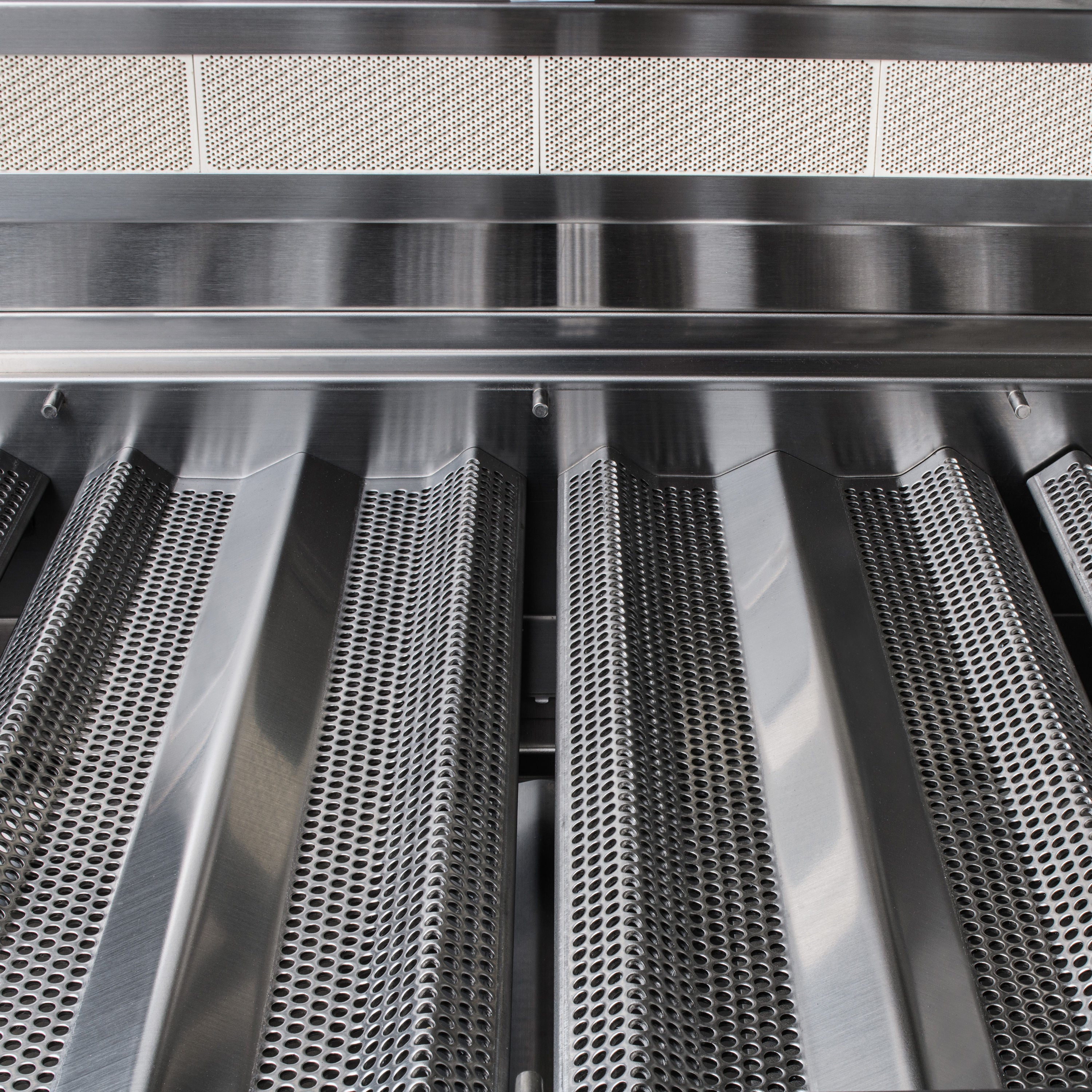 Blaze Premium LTE+ 32-Inch 4-Burner Built-In Gas Grill w/ Ceramic Flame Tamers – Enhanced Grilling Performance