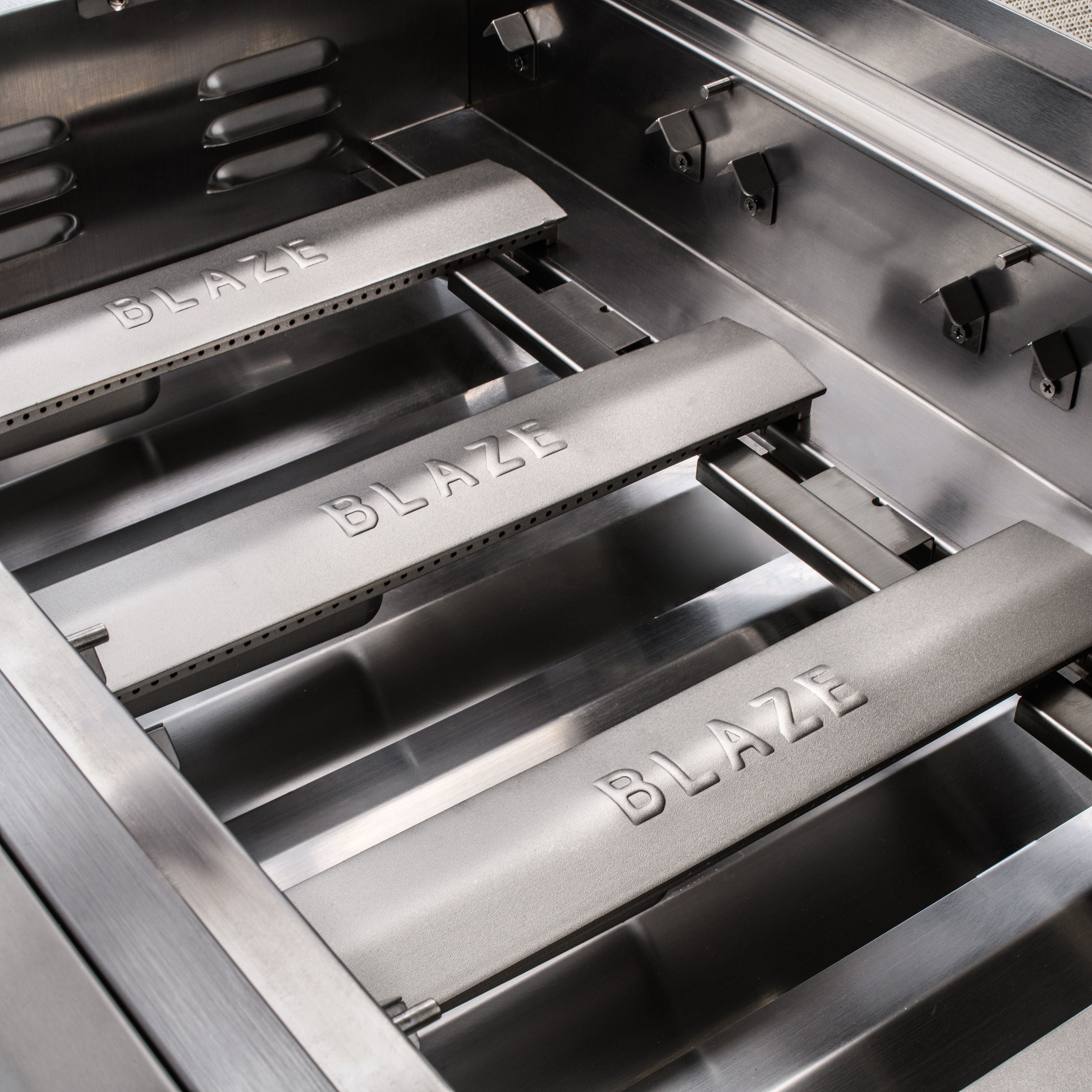 Blaze Premium LTE+ 32-Inch 4-Burner Built-In Gas Grill w/ Ceramic Flame Tamers – Enhanced Grilling Performance