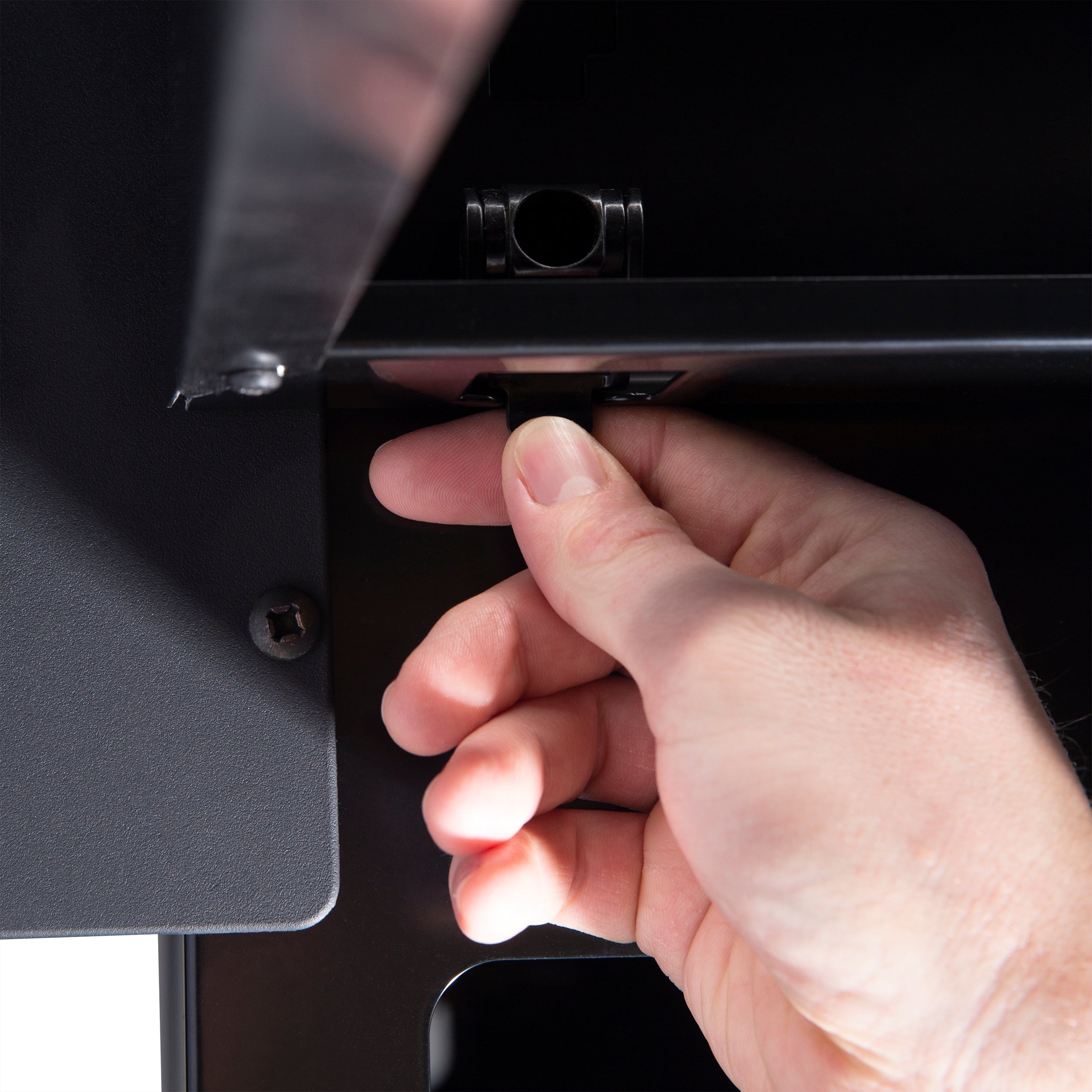 Broil King Baron 490 Pro 4-Burner Gas Grill in Black with Side Burner and Rear Rotisserie Burner – Performance and Versatility