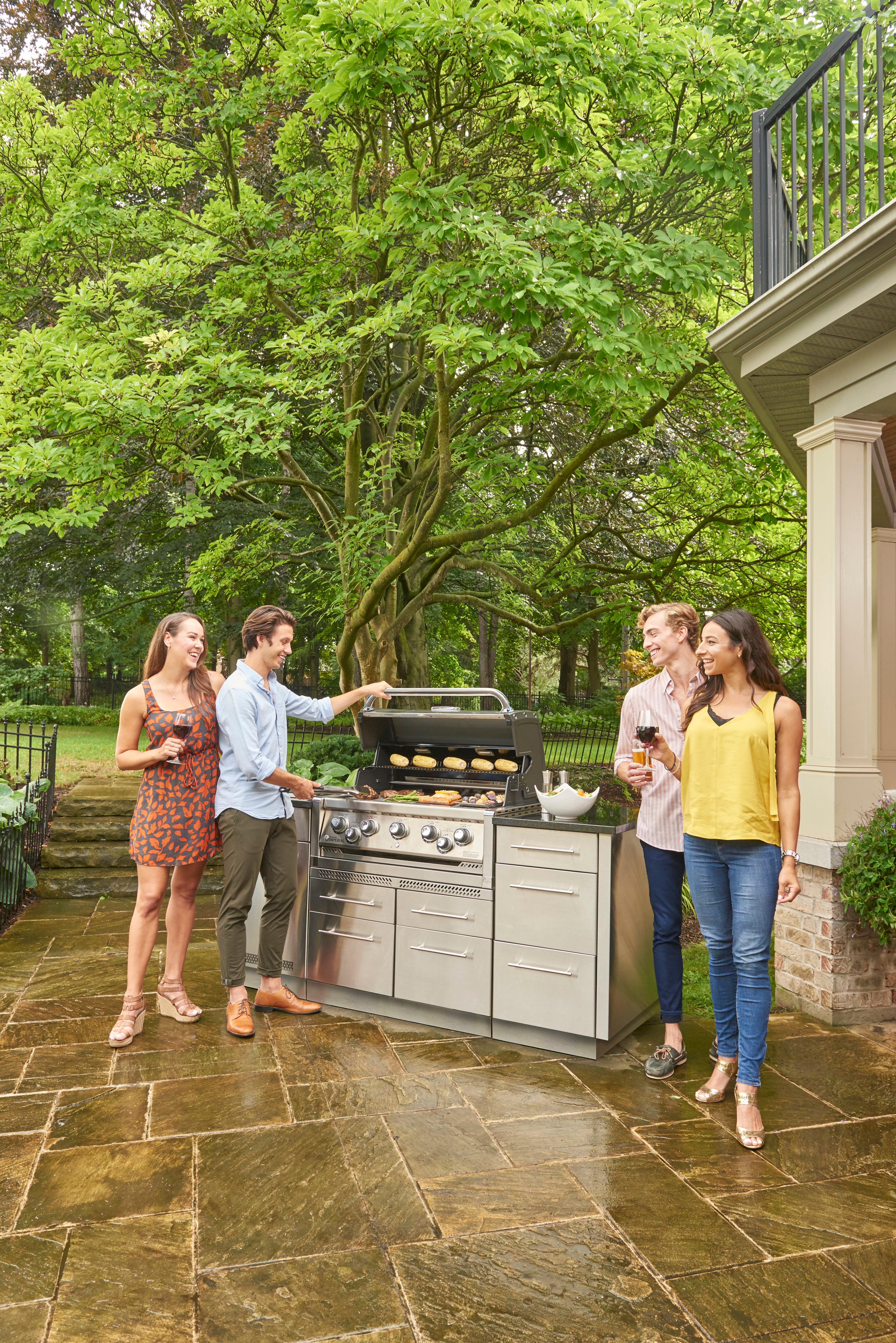 Broil King Imperial S 590i 5-Burner Gas Grill Center With Rotisserie & Side Burner - Stainless Steel
